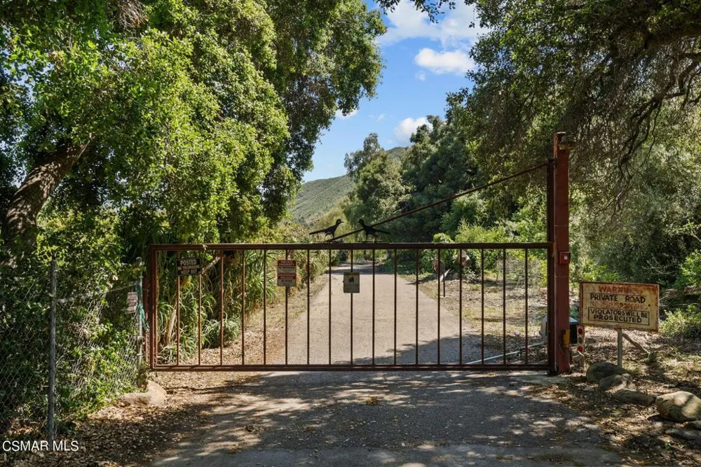 5682 Pine Grove Road Santa Paula, CA 93060