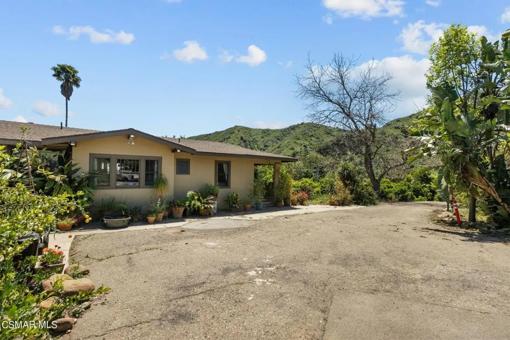 5682 Pine Grove Road Santa Paula, CA 93060