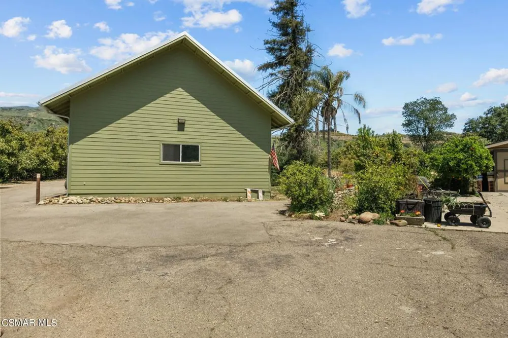 5682 Pine Grove Road Santa Paula, CA 93060