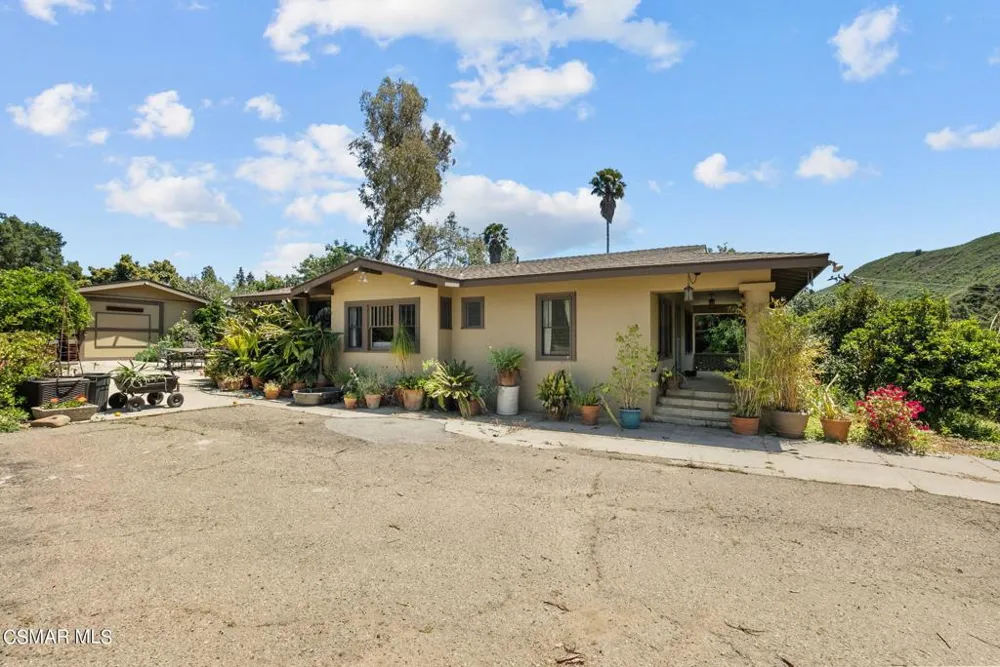 5682 Pine Grove Road Santa Paula, CA 93060