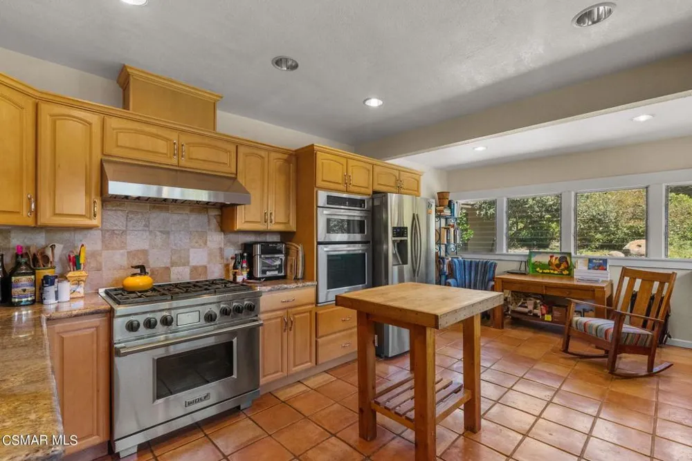 5682 Pine Grove Road Santa Paula, CA 93060