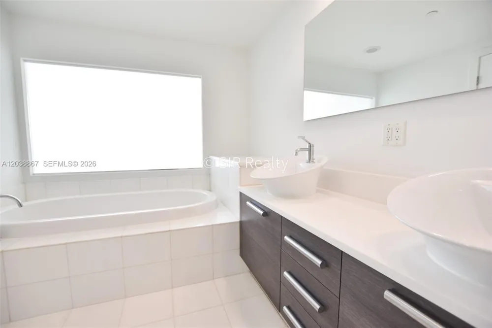 2950 NE 188th St #336 Aventura, FL 33180