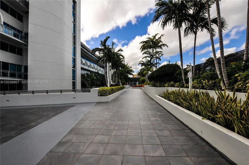 2950 NE 188th St #336 Aventura, FL 33180