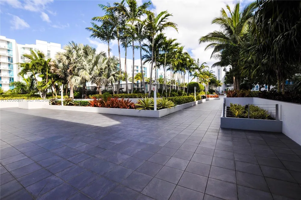2950 NE 188th St #336 Aventura, FL 33180