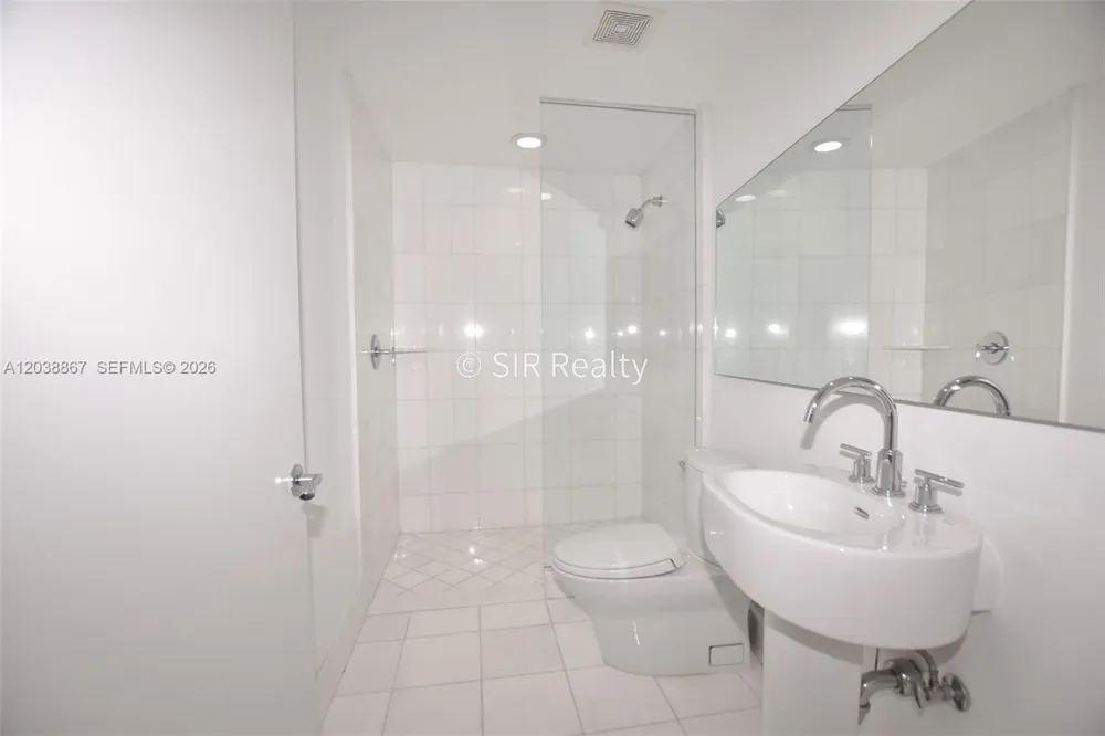 2950 NE 188th St #336 Aventura, FL 33180