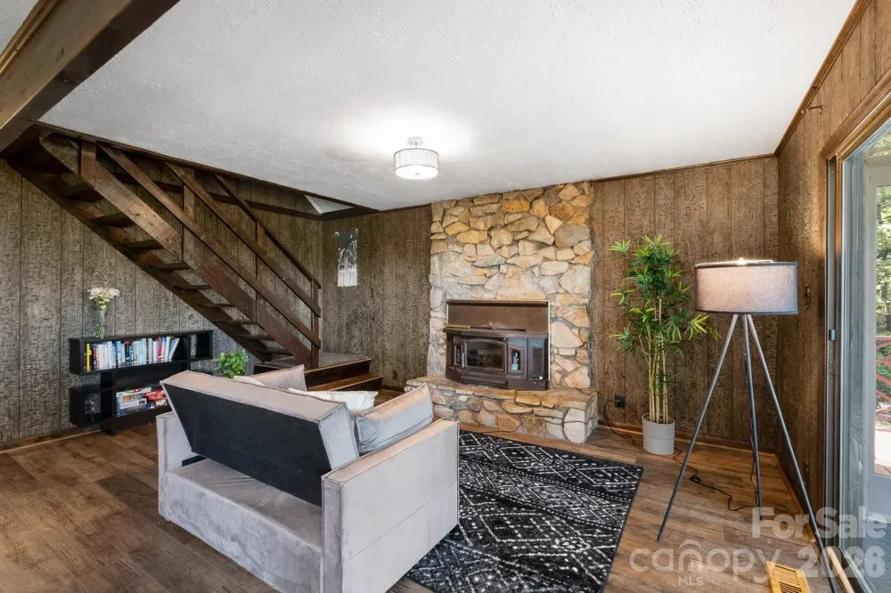 5545 Pine Ridge Drive Connelly Springs, NC 28612