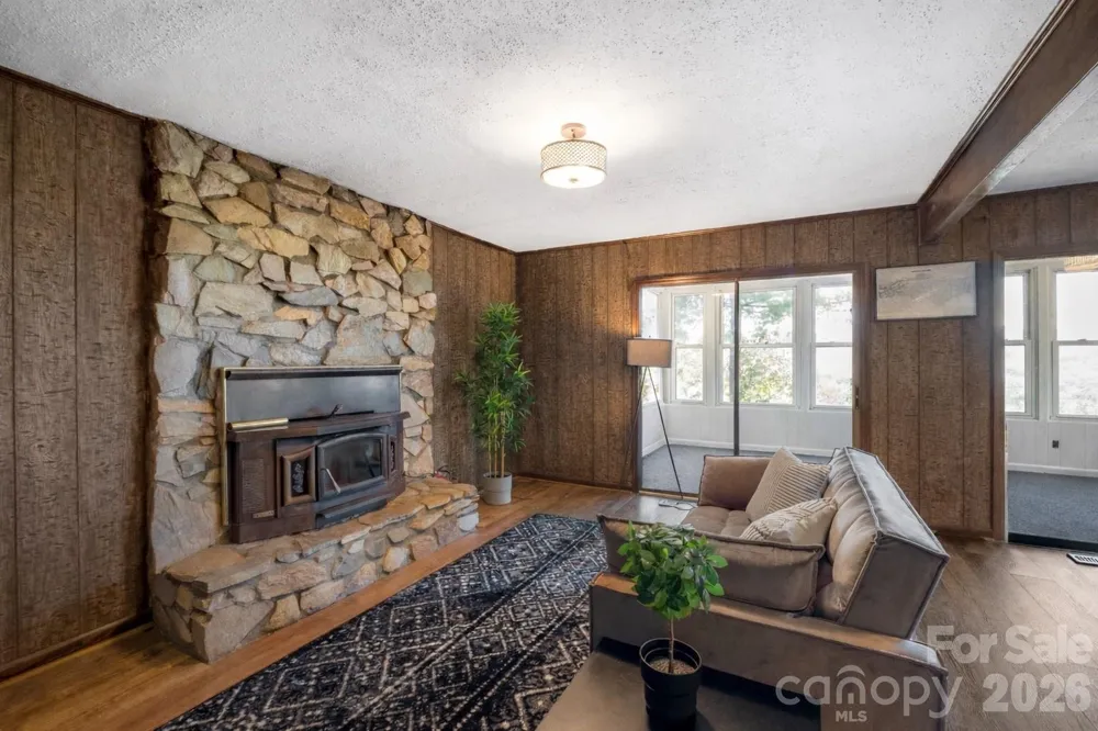 5545 Pine Ridge Drive Connelly Springs, NC 28612