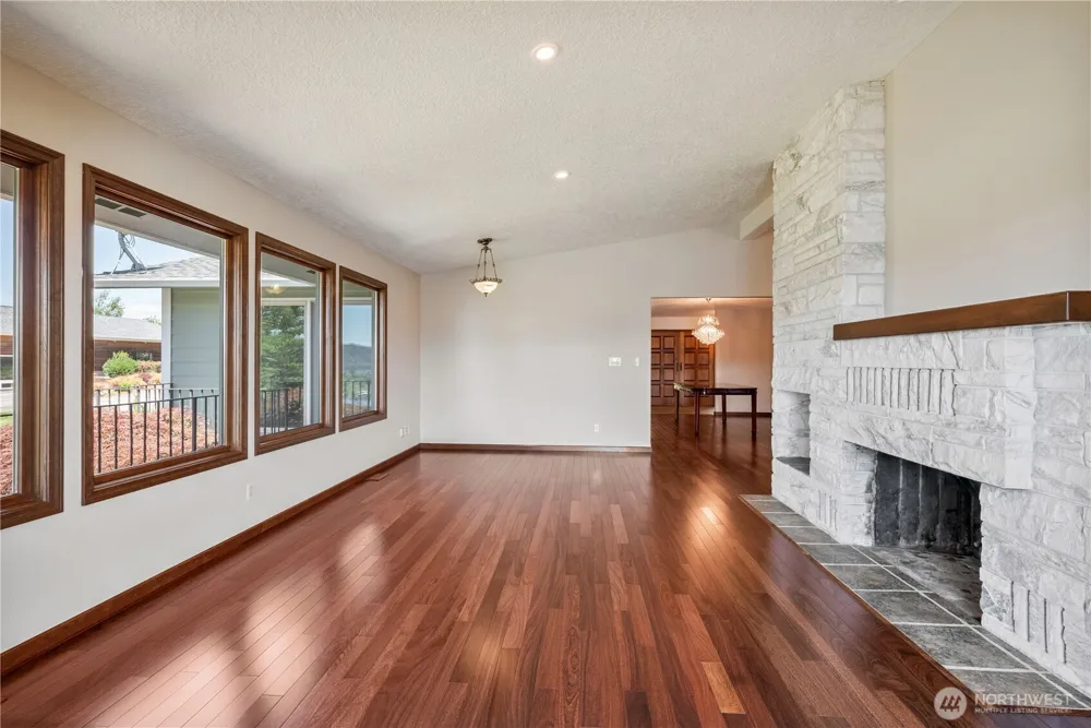 18 Island View Lane Cathlamet, WA 98612