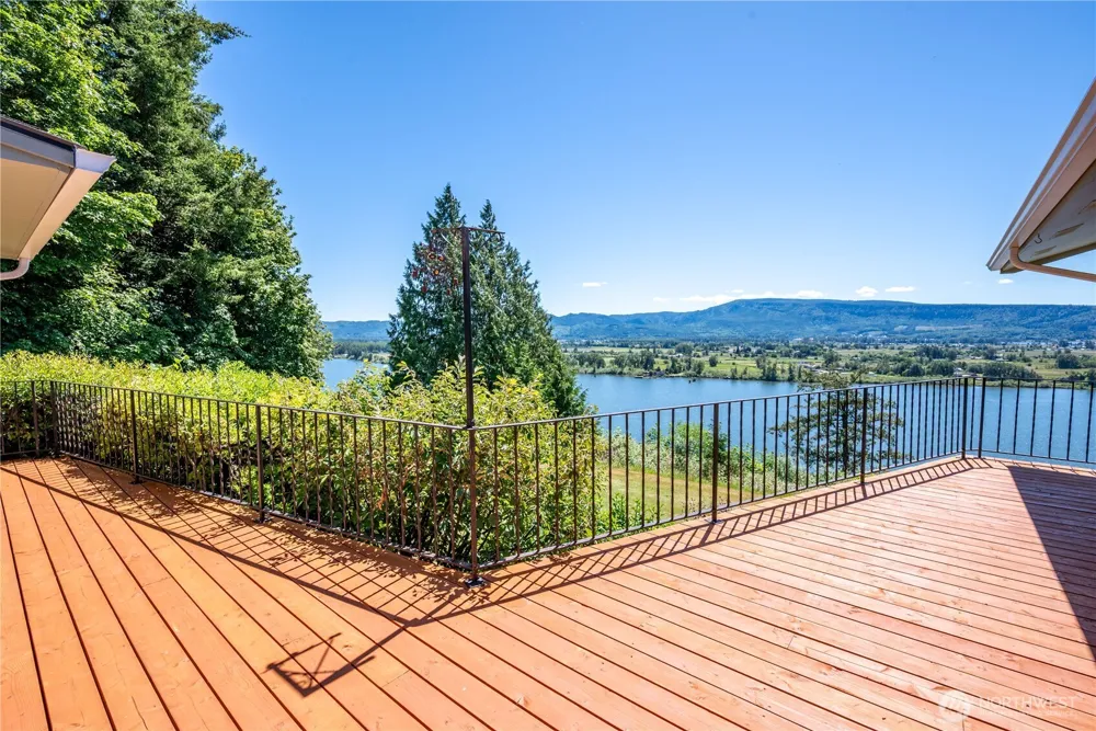 18 Island View Lane Cathlamet, WA 98612