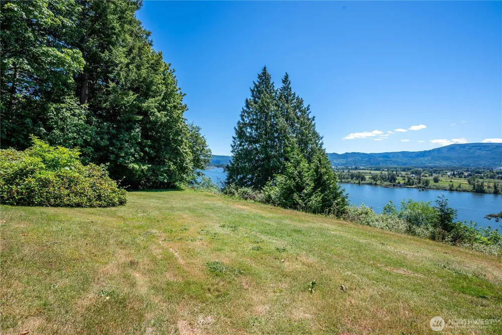 18 Island View Lane Cathlamet, WA 98612