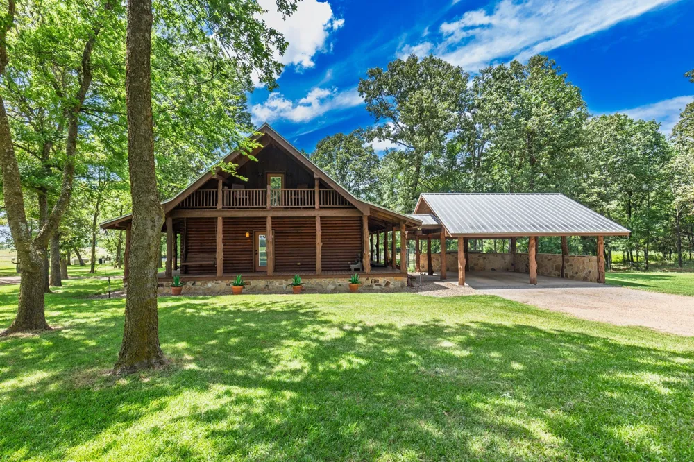 609 County Road 2421 Como, TX 75431