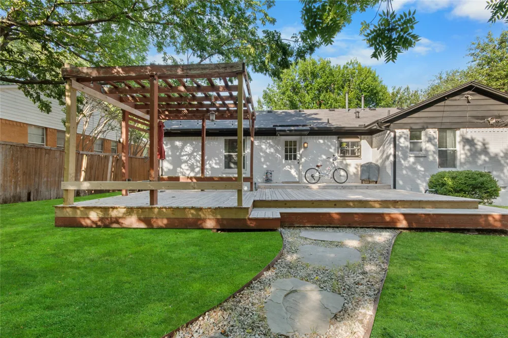 11621 Tuscany Way Dallas, TX 75218