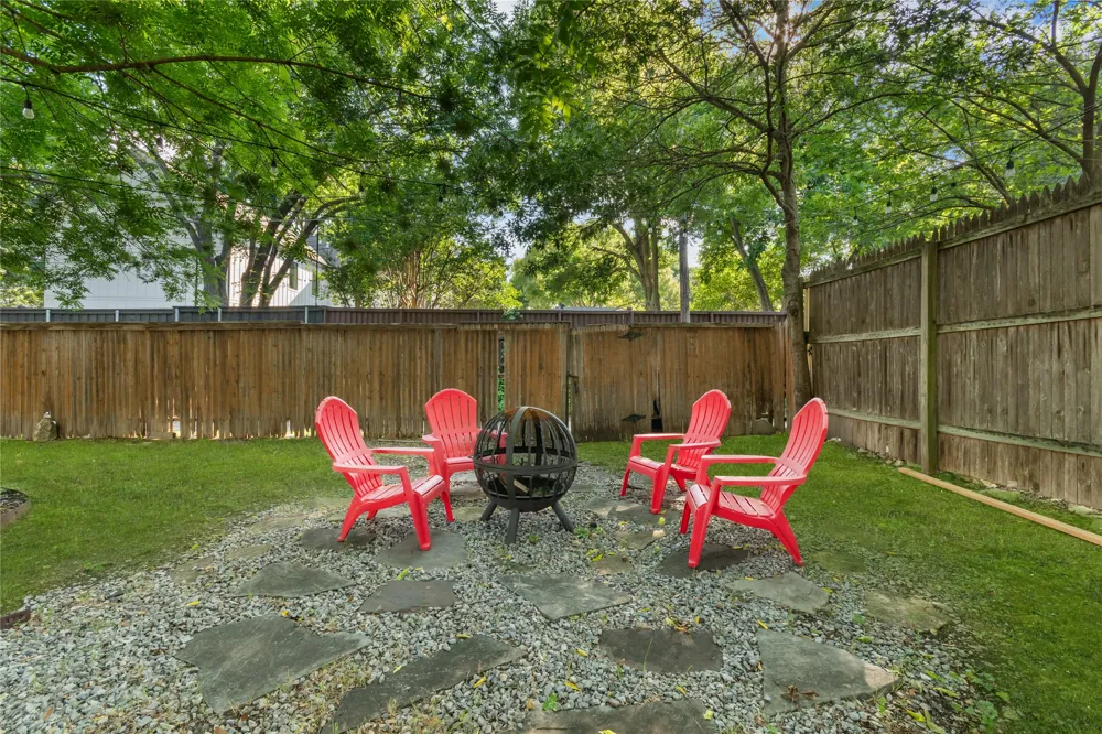 11621 Tuscany Way Dallas, TX 75218
