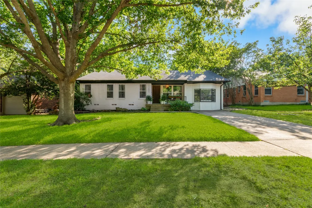 11621 Tuscany Way Dallas, TX 75218