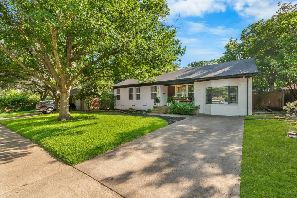 11621 Tuscany Way Dallas, TX 75218