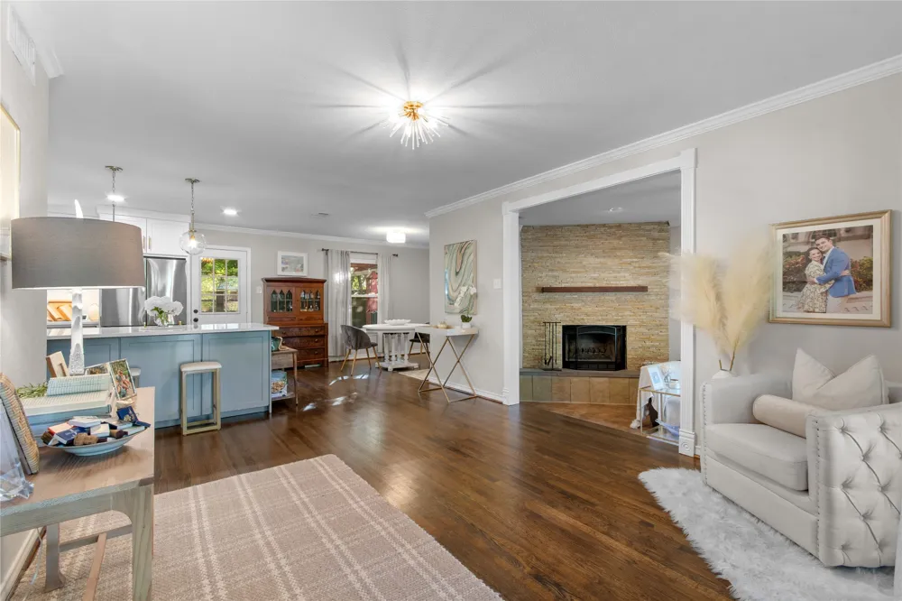 11621 Tuscany Way Dallas, TX 75218