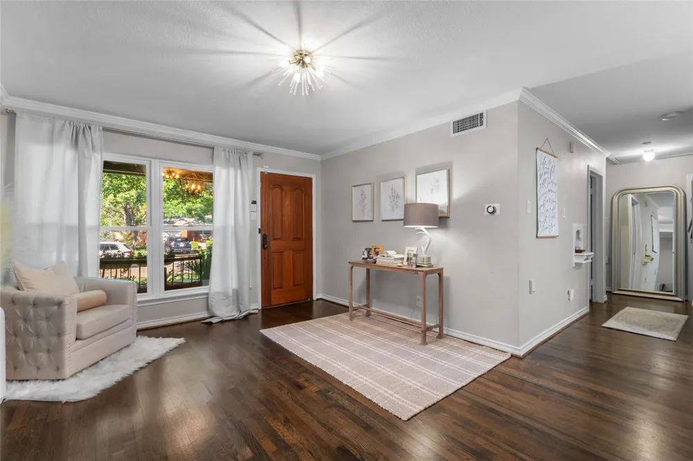 11621 Tuscany Way Dallas, TX 75218