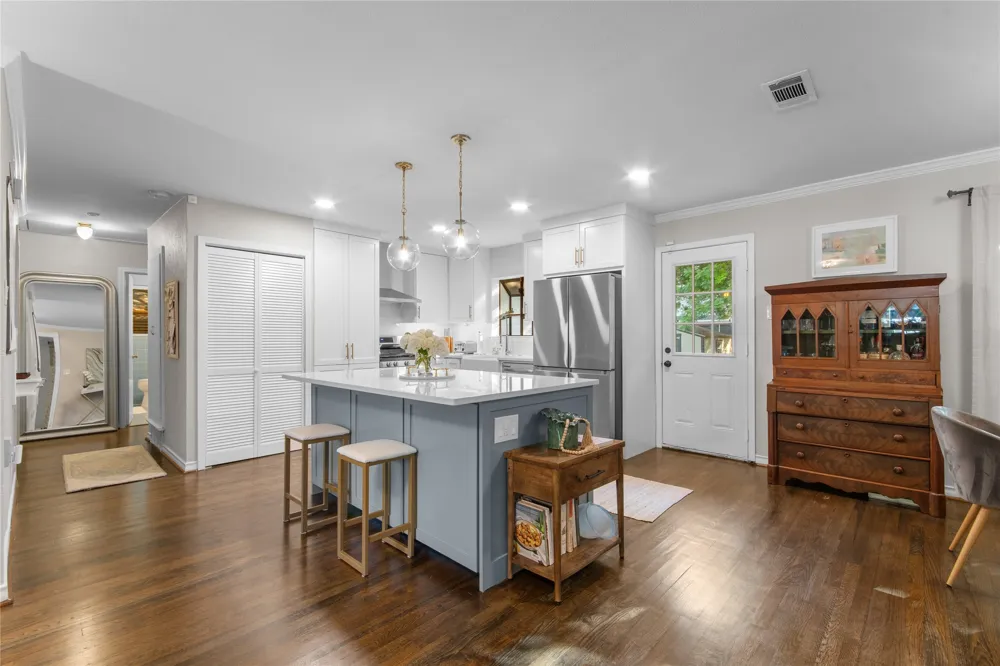11621 Tuscany Way Dallas, TX 75218