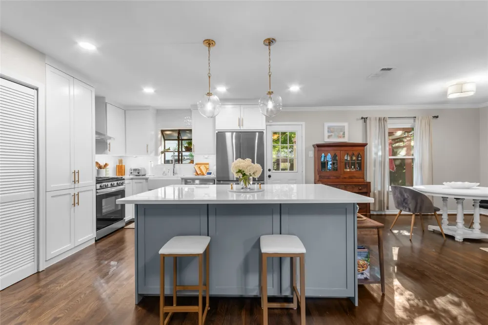 11621 Tuscany Way Dallas, TX 75218