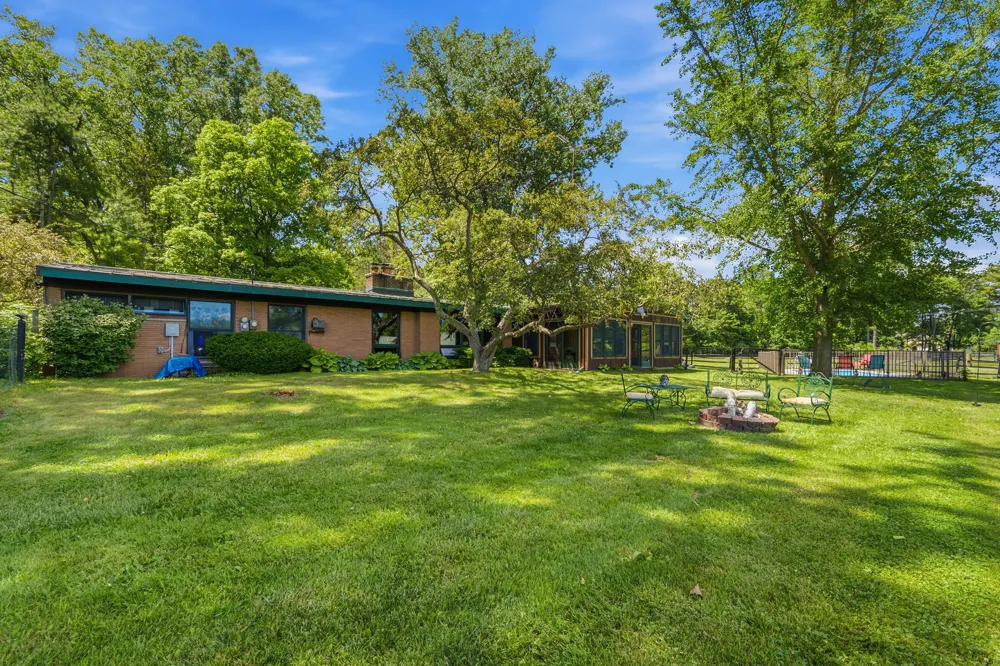1925 S Bartlett Road St. Clair, MI 48079