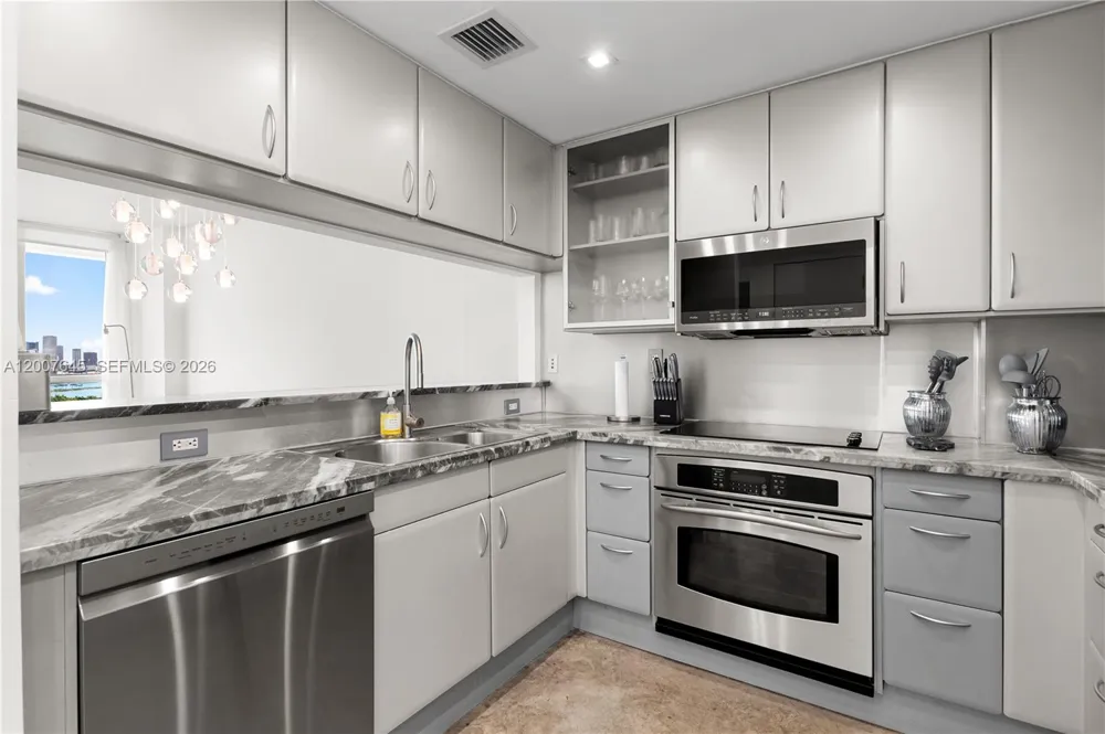 540 West Ave #2112 Miami Beach, FL 33139