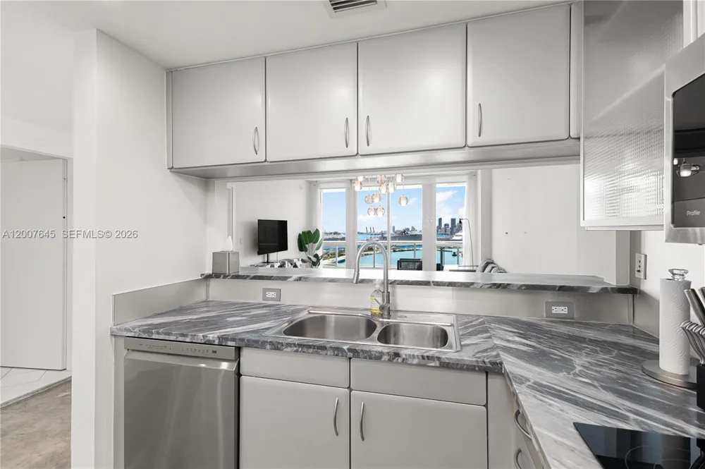 540 West Ave #2112 Miami Beach, FL 33139