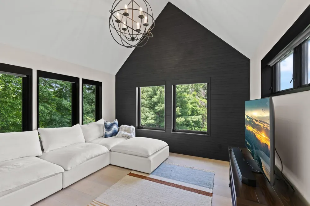 2657 Woodbridge Road Minnetonka Beach, MN 55391