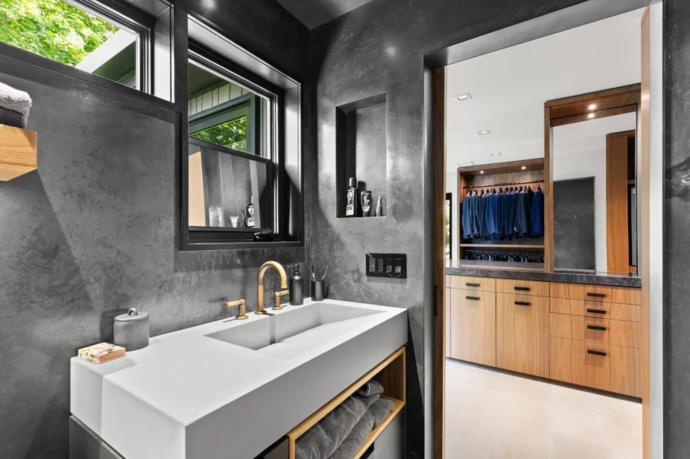 2657 Woodbridge Road Minnetonka Beach, MN 55391