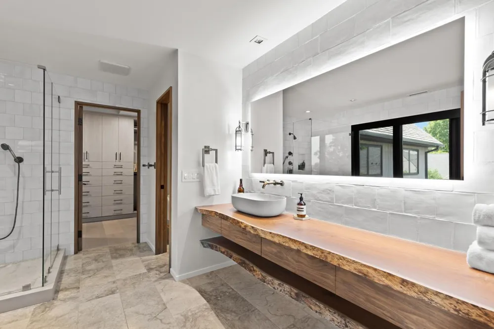 2657 Woodbridge Road Minnetonka Beach, MN 55391