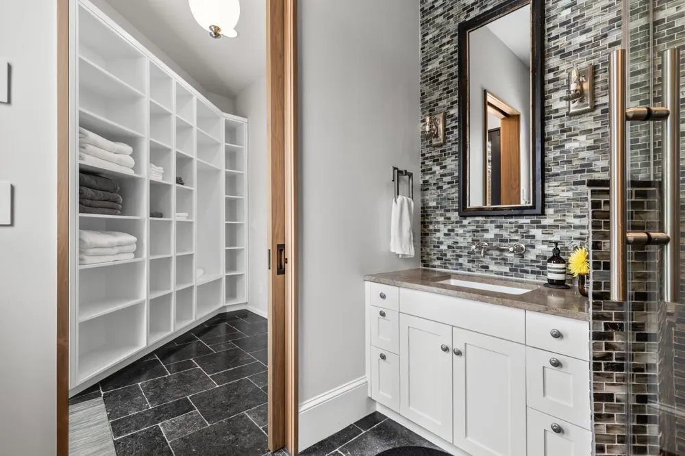 2657 Woodbridge Road Minnetonka Beach, MN 55391