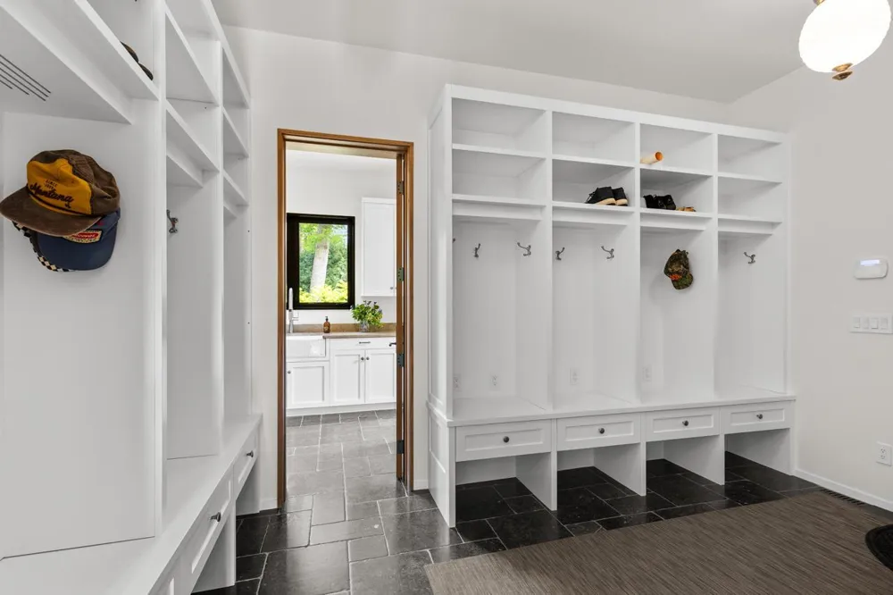 2657 Woodbridge Road Minnetonka Beach, MN 55391