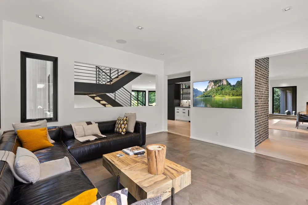 2657 Woodbridge Road Minnetonka Beach, MN 55391
