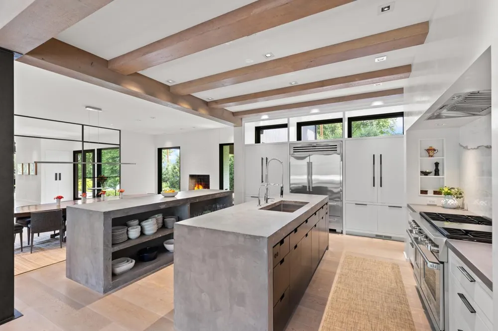 2657 Woodbridge Road Minnetonka Beach, MN 55391
