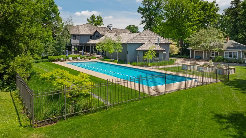 2657 Woodbridge Road Minnetonka Beach, MN 55391