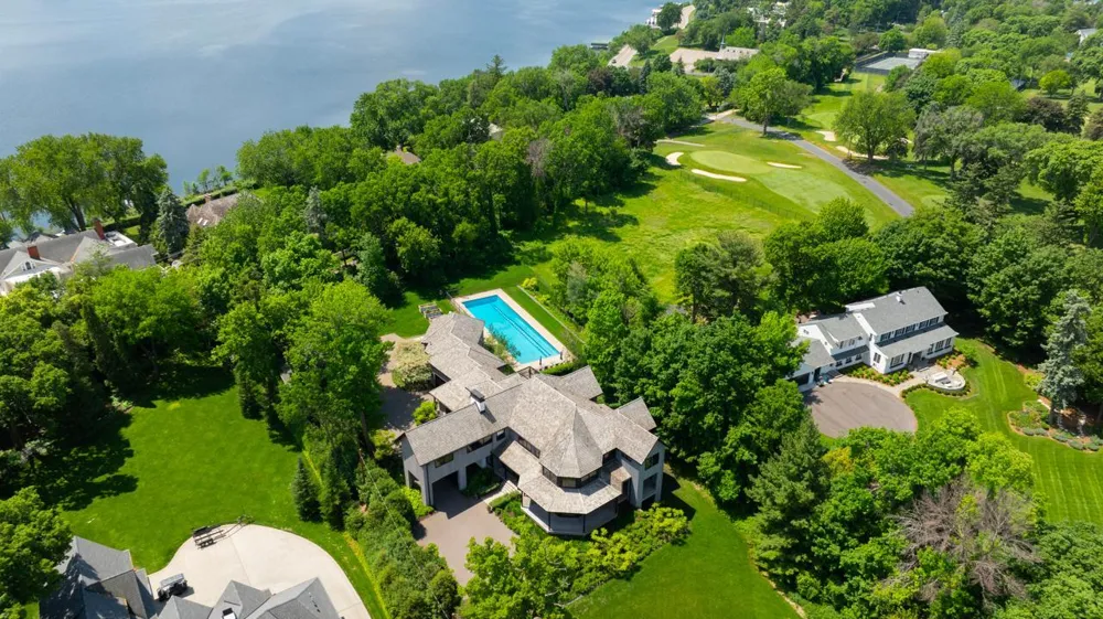 2657 Woodbridge Road Minnetonka Beach, MN 55391