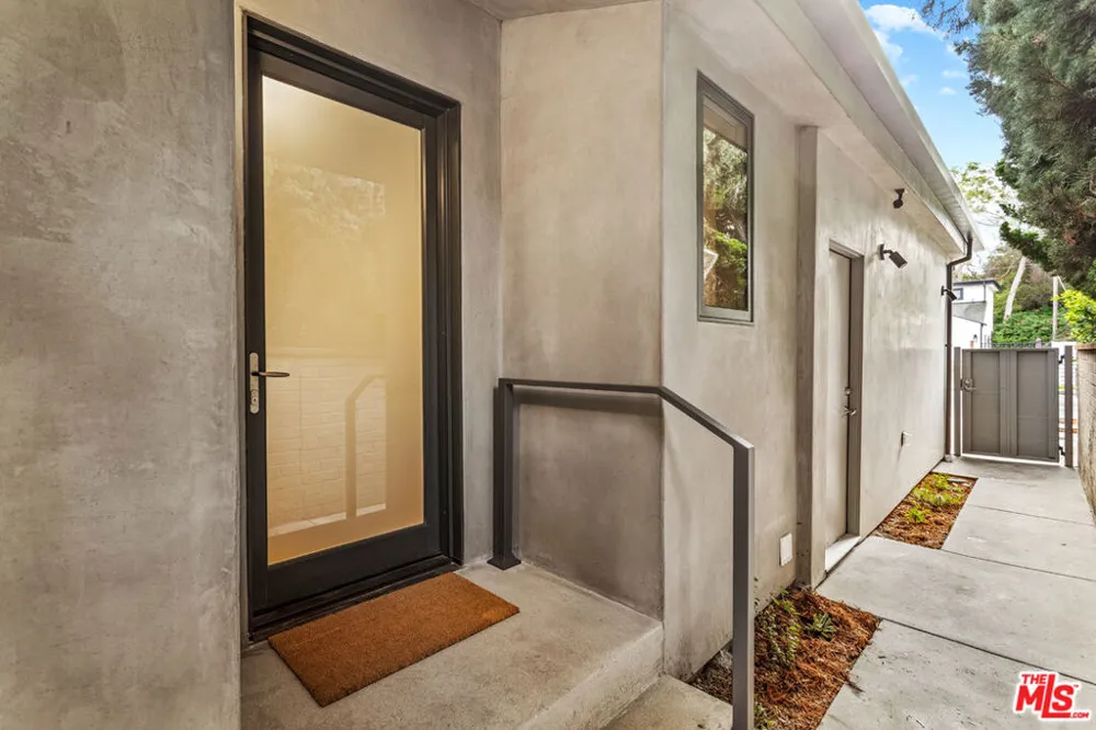 11929 Bray Street Culver City, CA 90230
