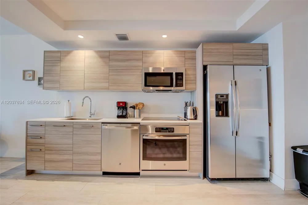 121 NE 34th St #3006 Miami, FL 33137
