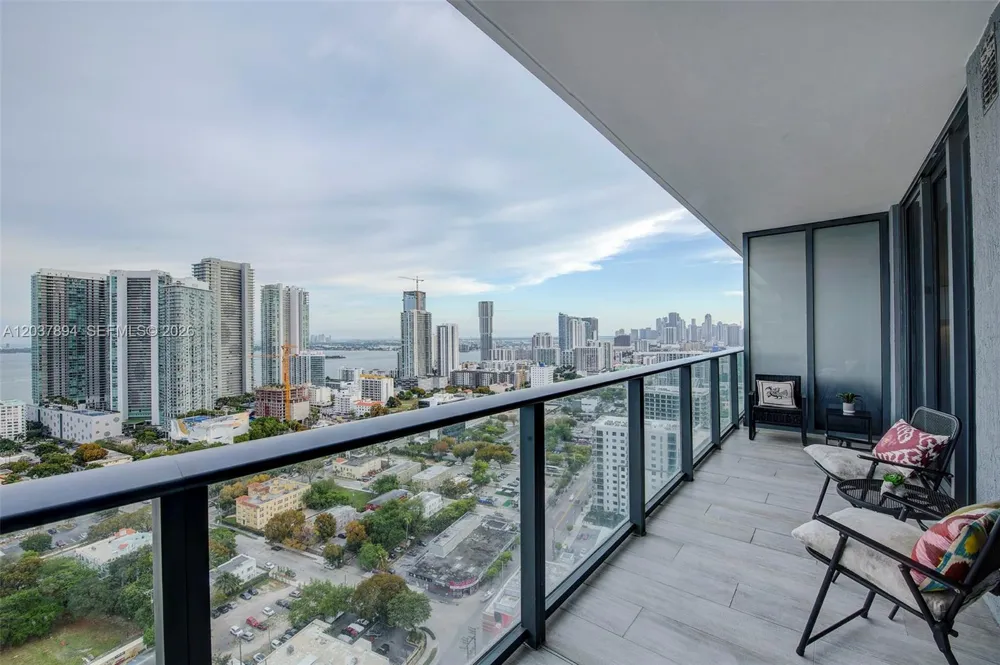 121 NE 34th St #3006 Miami, FL 33137