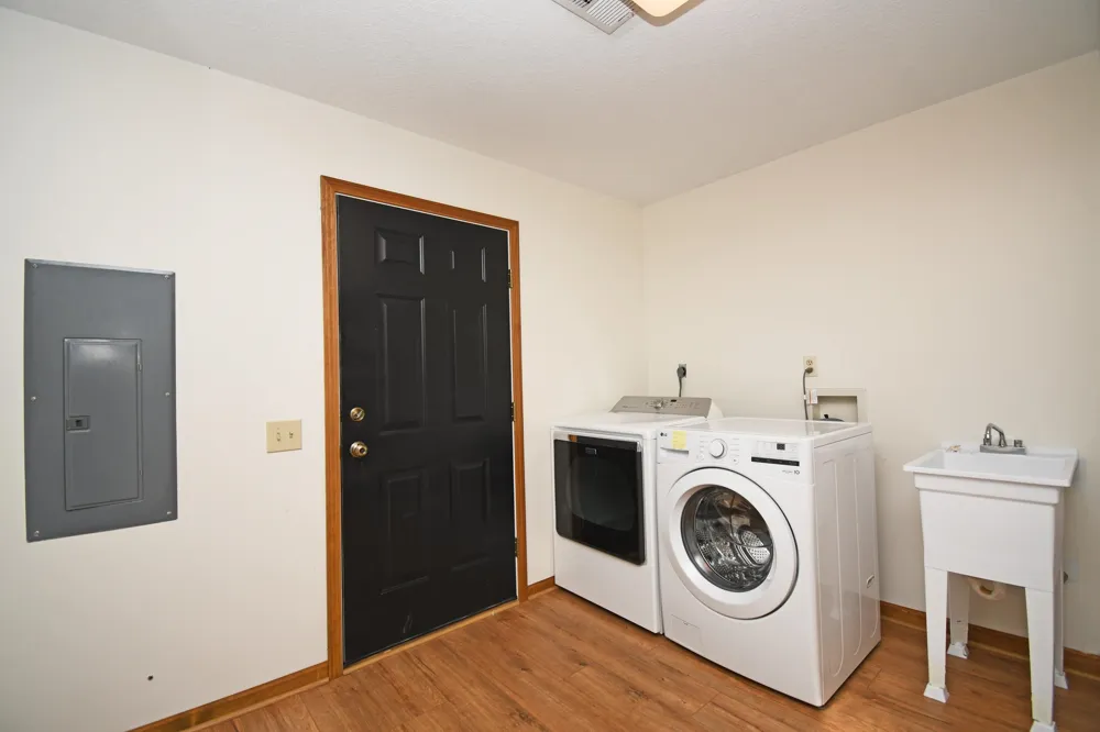 4927 S US-23 Greenbush Township, MI 48738