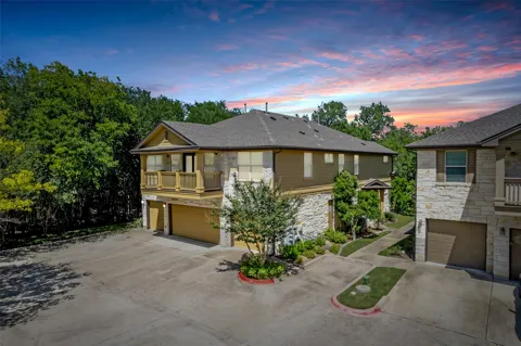 1310 W Parmer Lane #2002