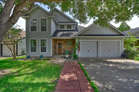 201 W Chatham Street