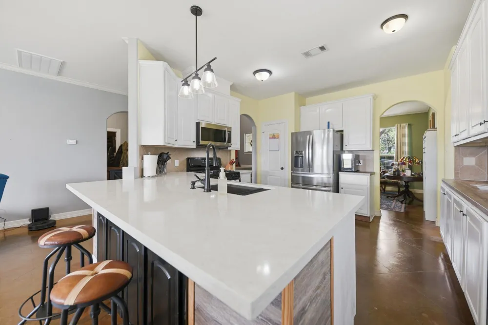 201 W Chatham Street Bellville, TX 77418