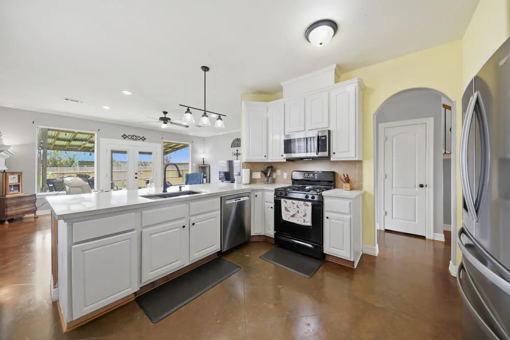 201 W Chatham Street Bellville, TX 77418