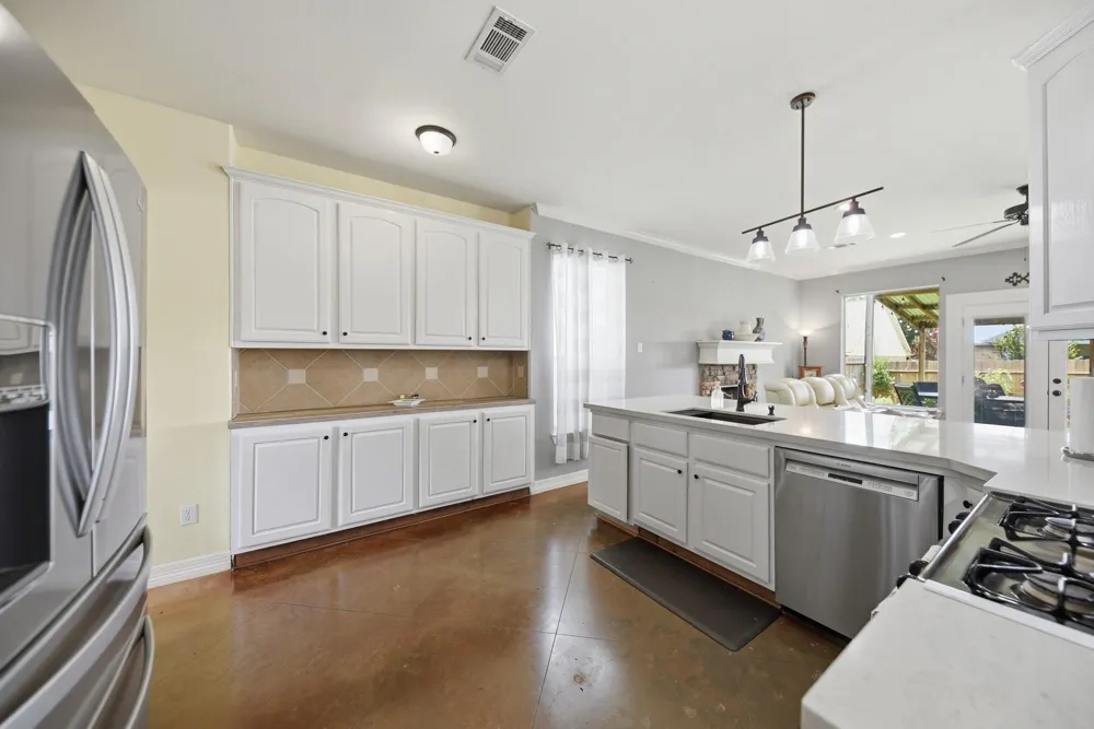 201 W Chatham Street Bellville, TX 77418