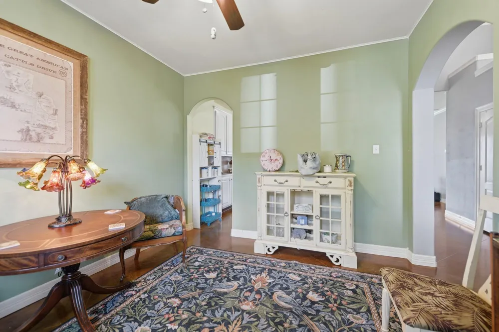 201 W Chatham Street Bellville, TX 77418