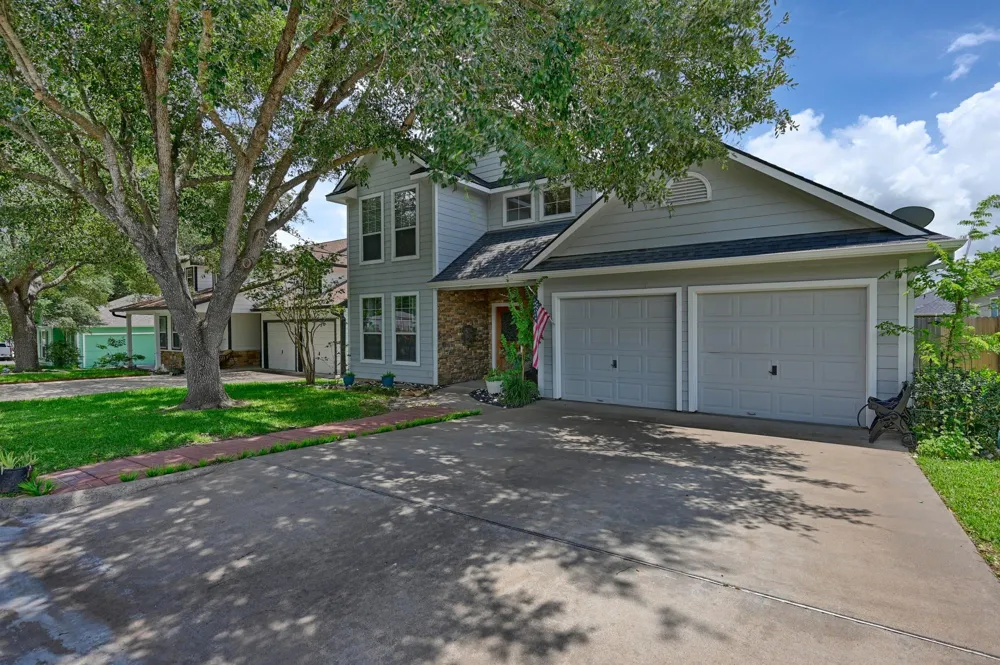 201 W Chatham Street Bellville, TX 77418
