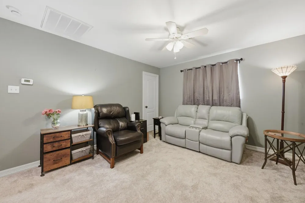 201 W Chatham Street Bellville, TX 77418