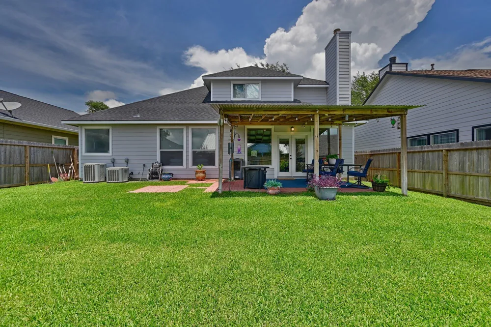201 W Chatham Street Bellville, TX 77418