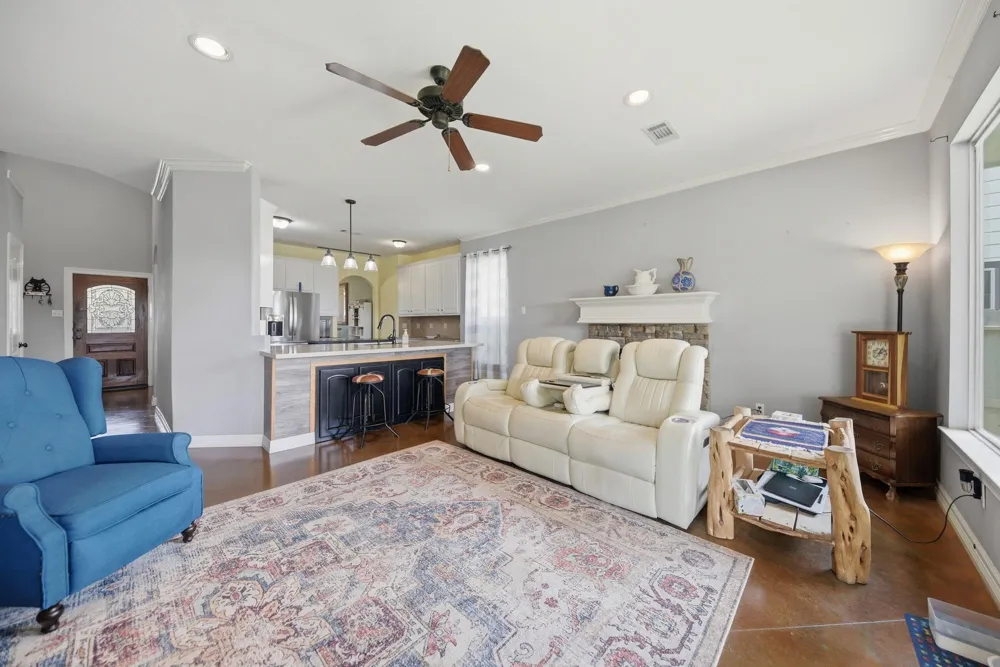 201 W Chatham Street Bellville, TX 77418