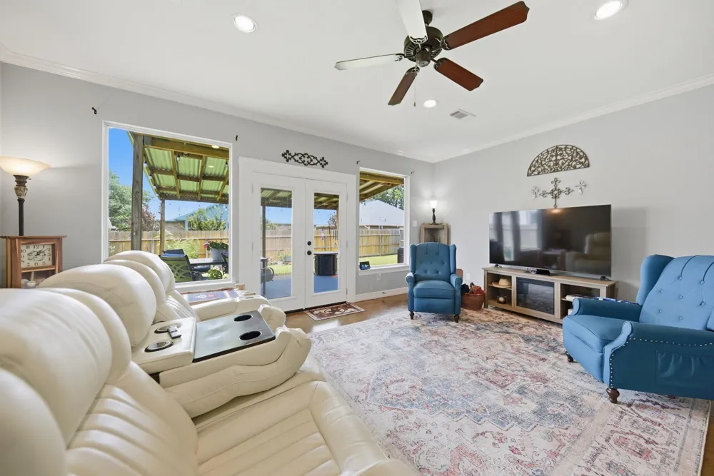 201 W Chatham Street Bellville, TX 77418